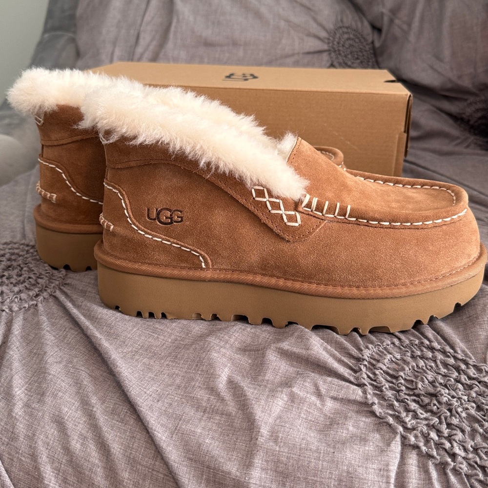 UGG Ansley Park Chestnut Platform Boot Loafer 7